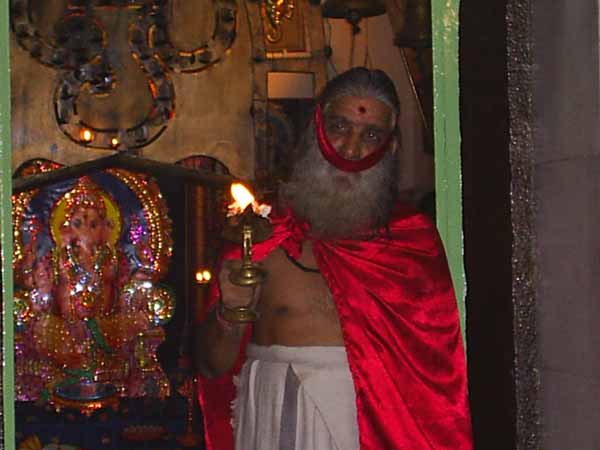 Perahera begins with puja to Vinayagar