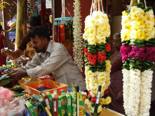 Shopkeepers in the vicinity are seen busy selling camphor, garlands, incense sticks and coconuts.
