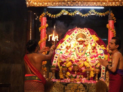 Panchcharaththi is being offered at the Vasantha Mandapam.