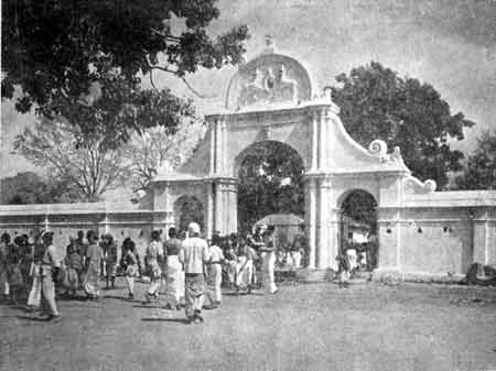 Arch entrance to Kataragama Mahadevale in 1957