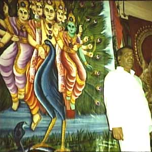 Chief Kapurala Somipala stands before the veil in the Maha Devale